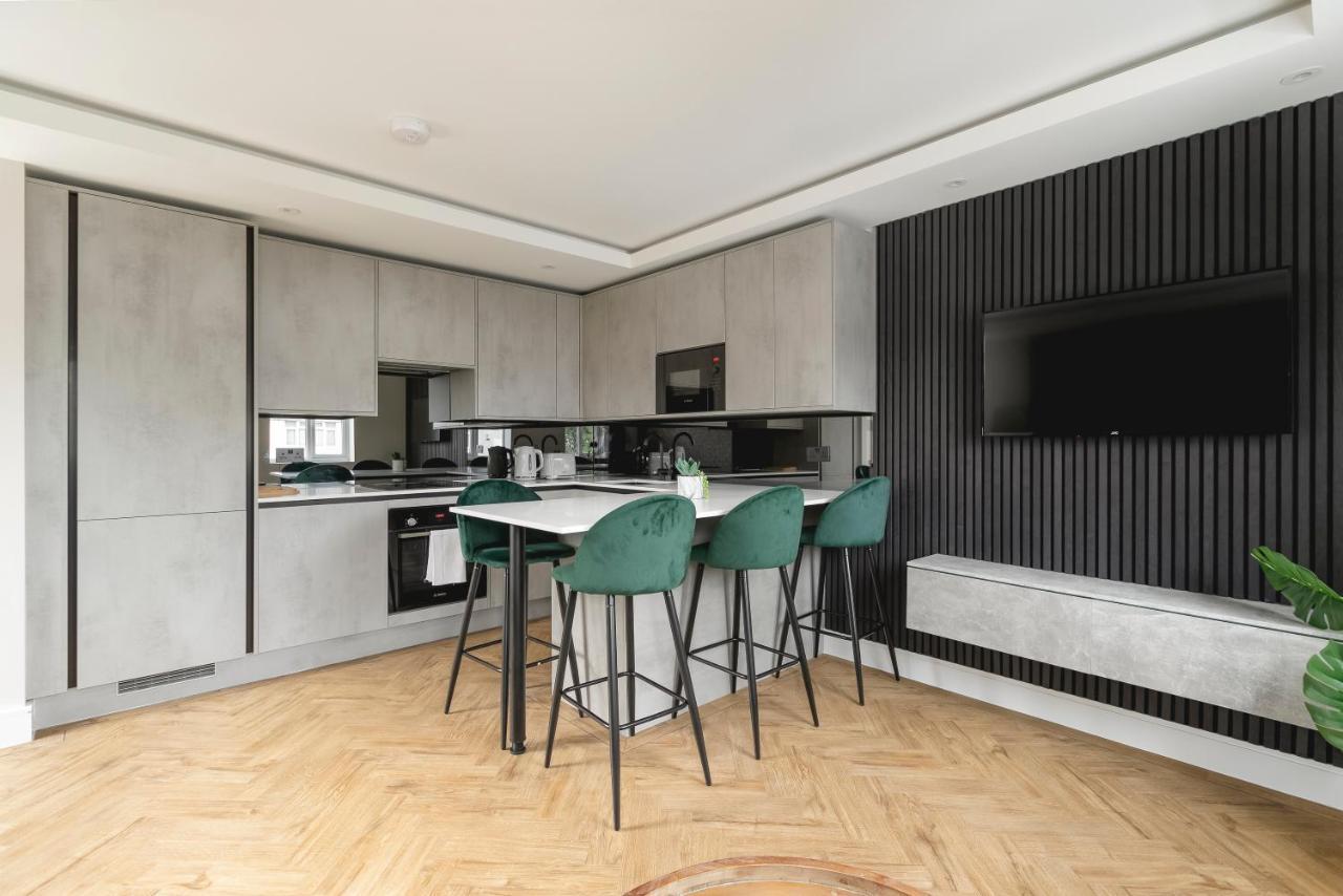 Skyvillion - Cozy Large 4 & 1 Bed Apartments In London Enfield, Mins To Tube Station, Free Wi-Fi Экстерьер фото
