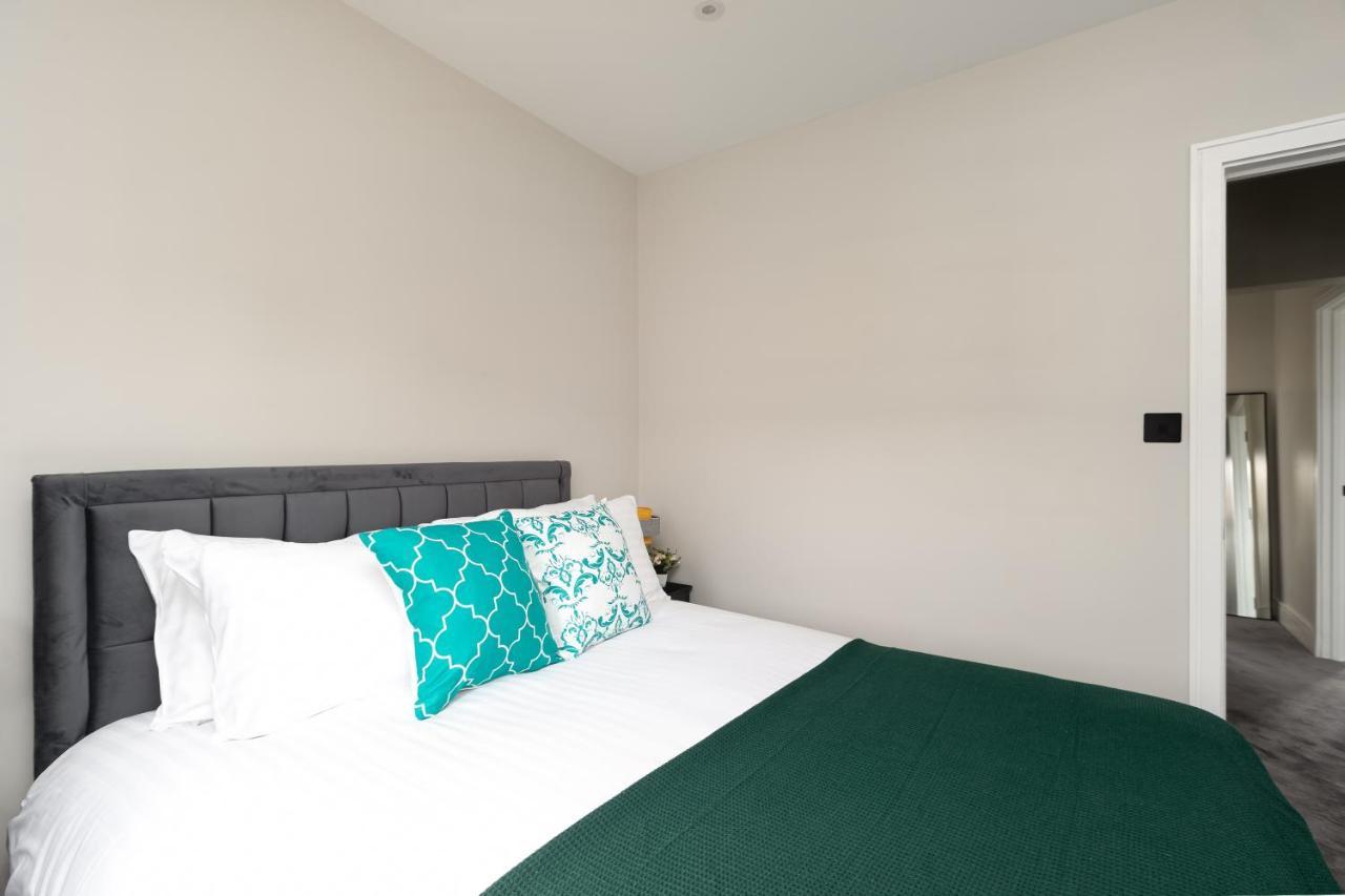 Skyvillion - Cozy Large 4 & 1 Bed Apartments In London Enfield, Mins To Tube Station, Free Wi-Fi Экстерьер фото