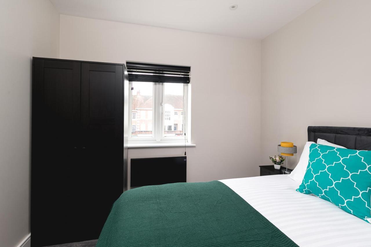 Skyvillion - Cozy Large 4 & 1 Bed Apartments In London Enfield, Mins To Tube Station, Free Wi-Fi Экстерьер фото