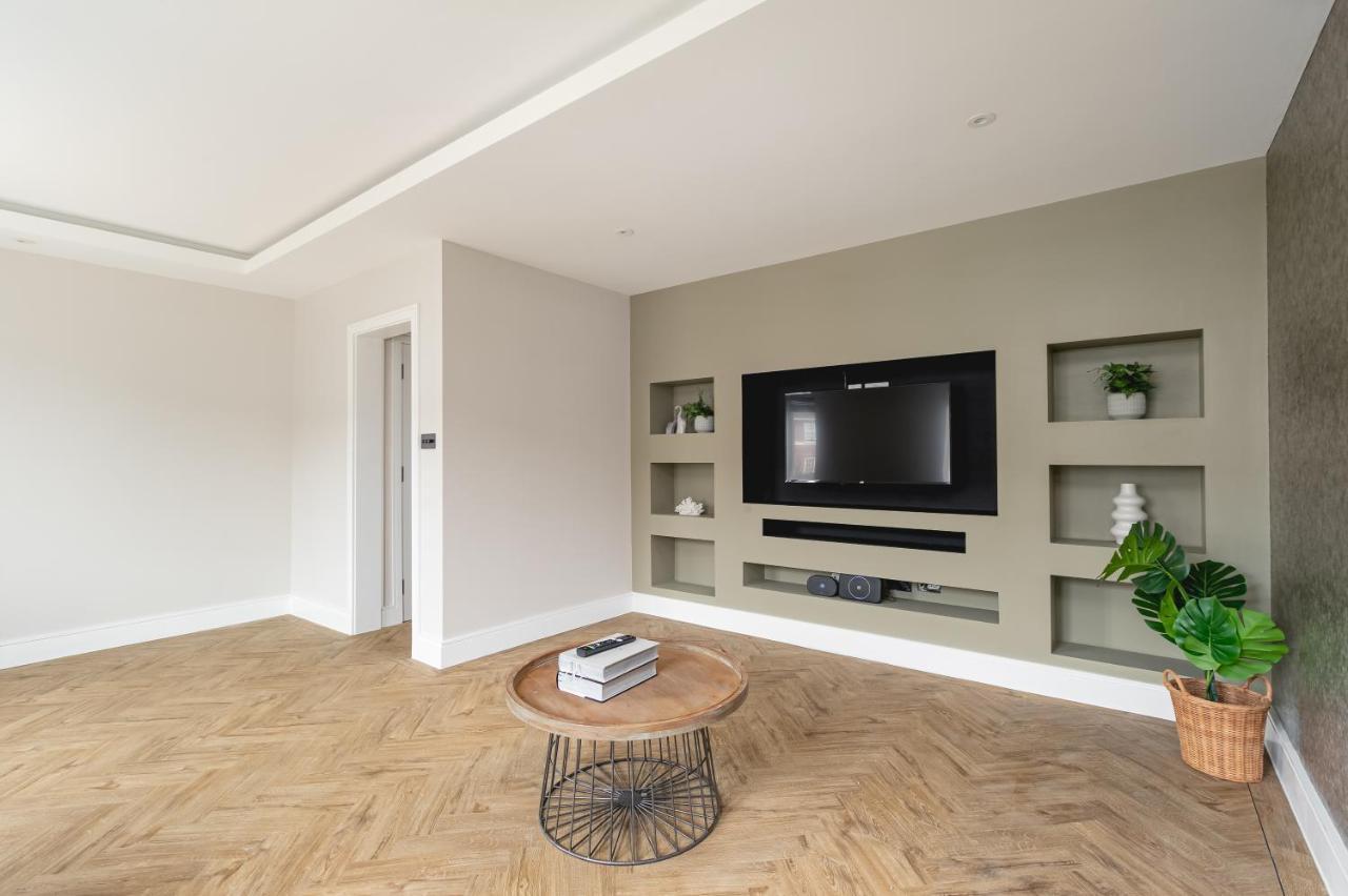 Skyvillion - Cozy Large 4 & 1 Bed Apartments In London Enfield, Mins To Tube Station, Free Wi-Fi Экстерьер фото
